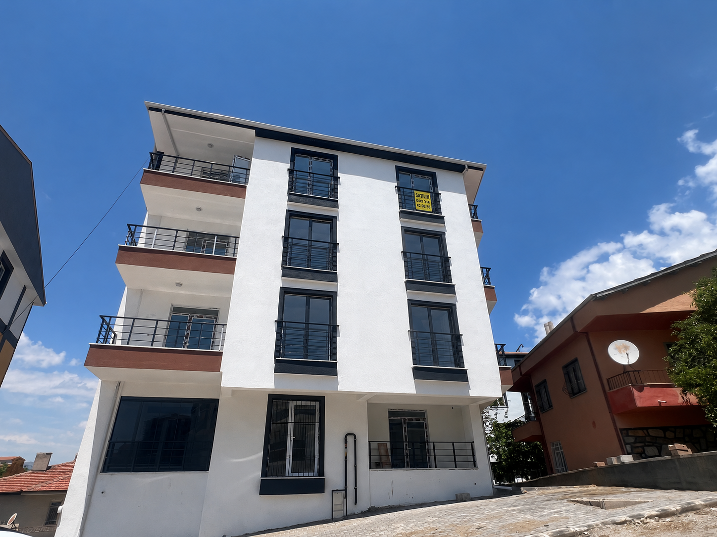 TEKİNOĞLU EMLAKTAN SATILIK 3+1 ARA KAT DAİRE