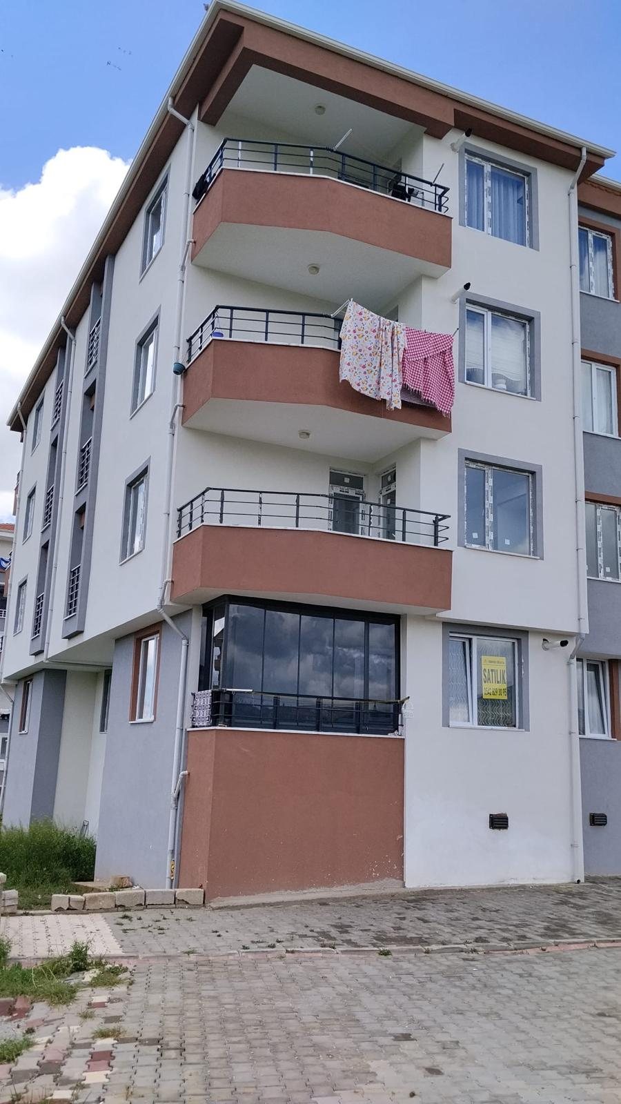 TEKİNOĞLU EMLAKTAN SATILIK 3+1 YÜKSEK ZEMİN FULL YAPILI