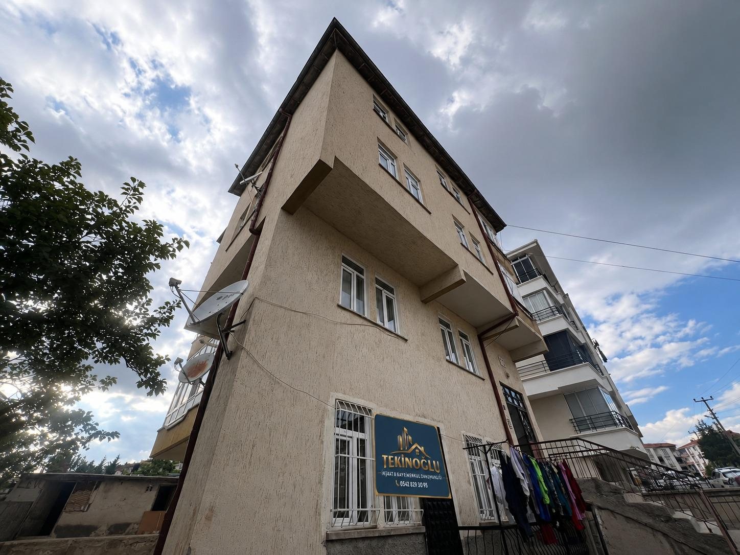 TEKİNOĞLU EMLAKTAN SATILIK 3+1 ZEMİN KAT DAİRE
