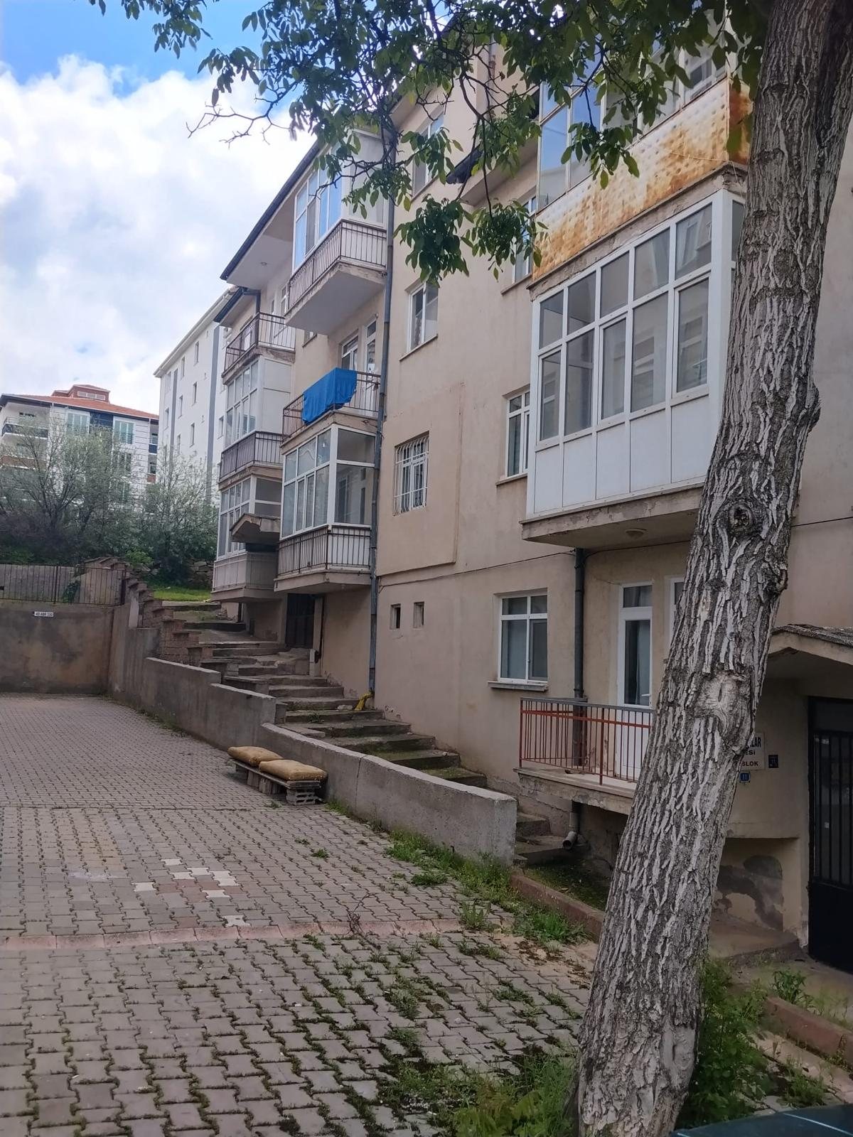 TEKİNOĞLU EMLAKTAN KİRALIK 3+1 YÜKSEK ZEMİN DAİRE
