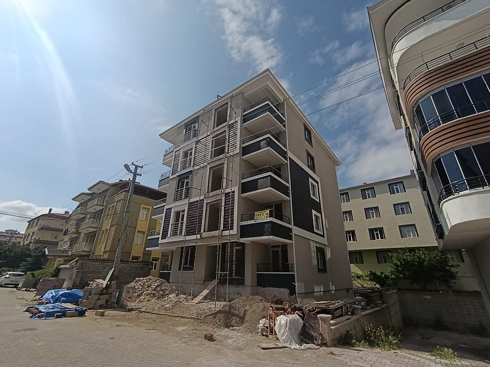TEKİNOĞLU EMLAKTAN SATILIK 2+1 DAİRE