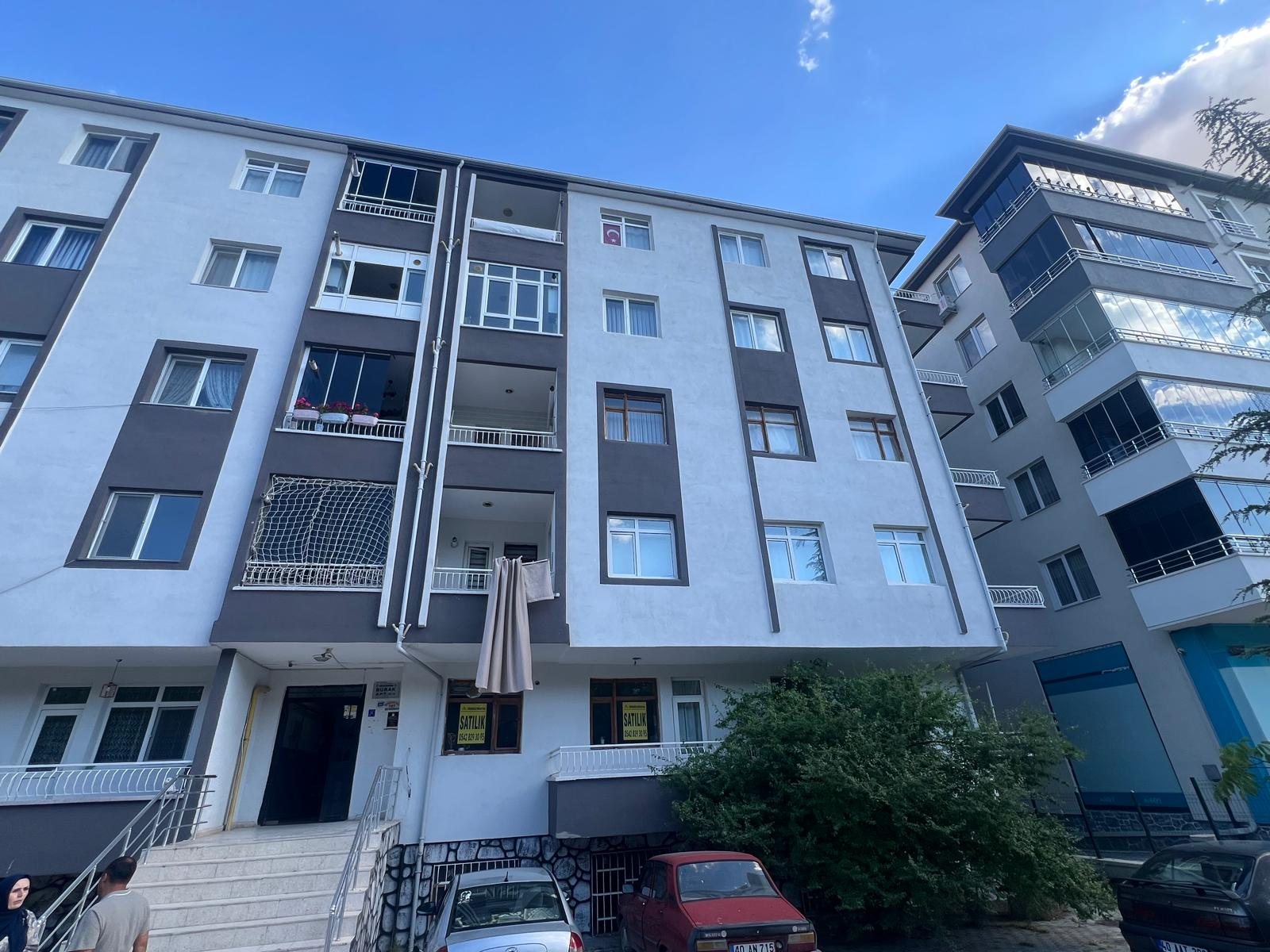 TEKİNOĞLU EMLAKTAN SATILIK 3+1 YÜKSEK ZEMİN DAİRE YENİCE MAH.
