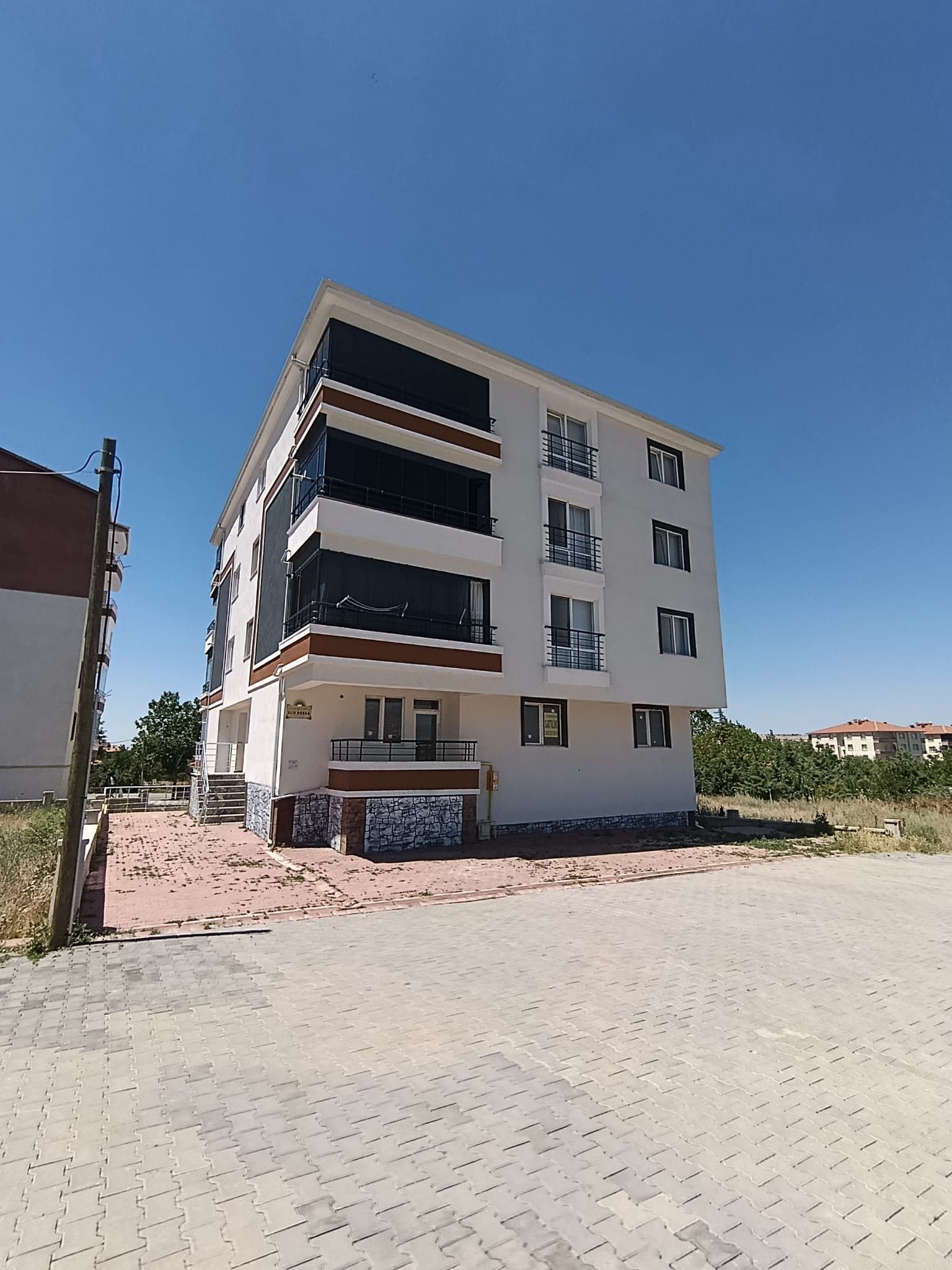 TEKİNOĞLU EMLAKTAN SATILIK 3+1 YÜKSEK ZEMİN KAT DAİRE BAHÇELİEVLER MAH.
