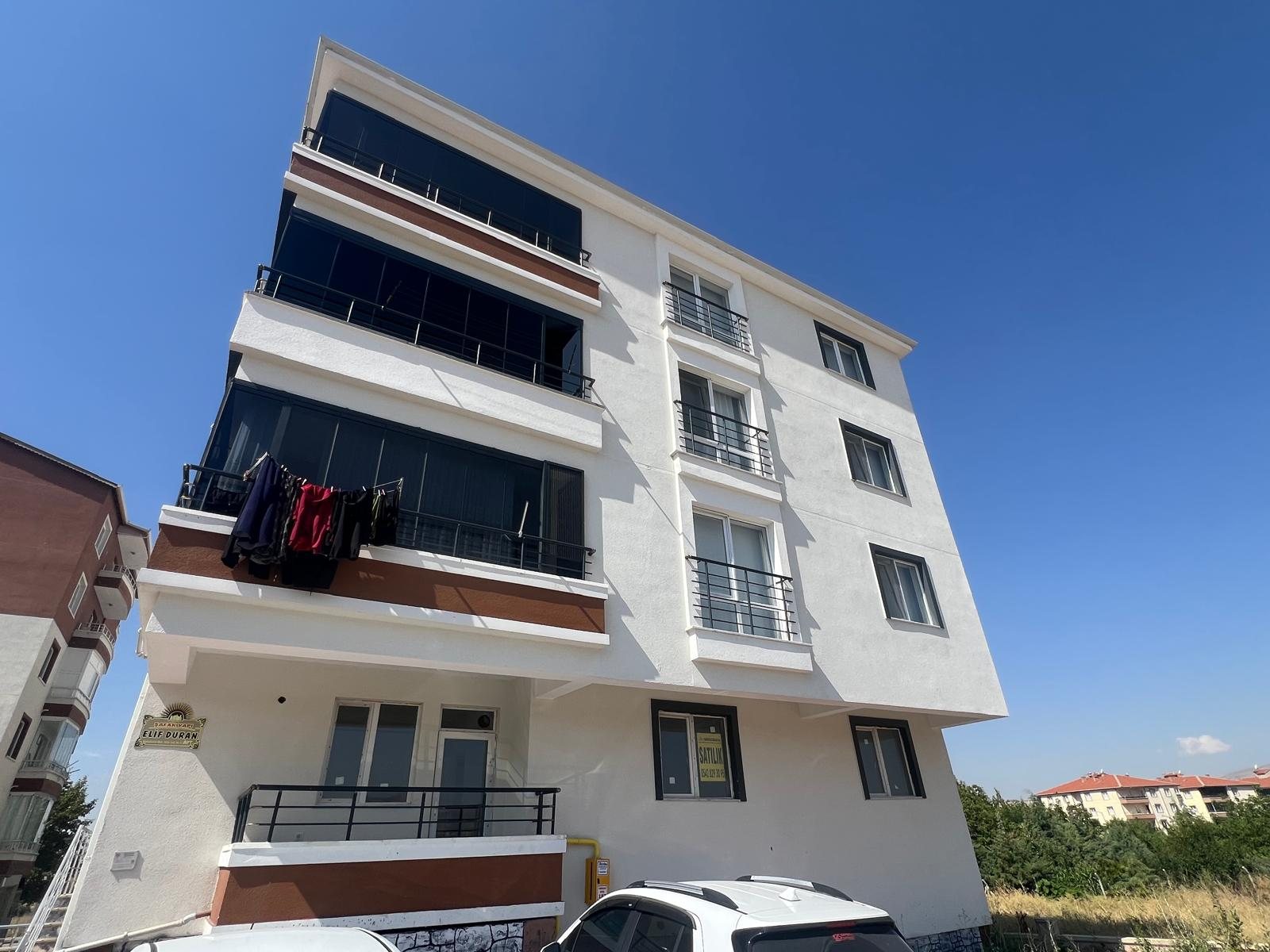 TEKİNOĞLU EMLAKTAN SATILIK 3+1 YÜKSEK ZEMİN KAT DAİRE BAHÇELİEVLER MAH.