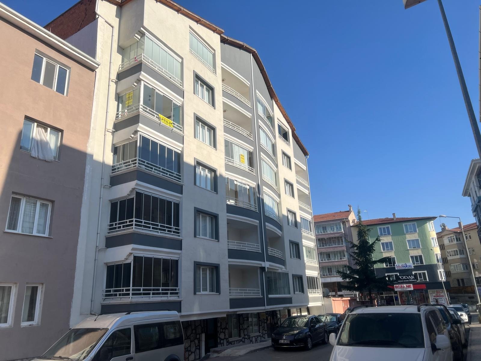 TEKİNOĞLU EMLAKTAN SATILIK 3+1 ARA KAT DAİRE MEDRESE MAH.
