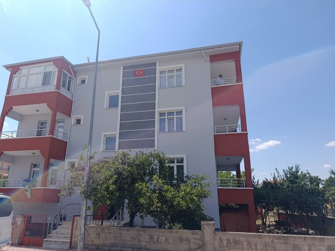 TEKİNOĞLU EMLAKTAN SATILIK 3+1 SON KAT DAİRE BAHÇELİEVLER MAH.